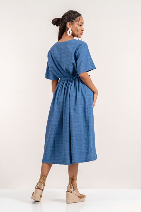 Миди рокля от памук в синьо с връзка на талията и свободна кройка