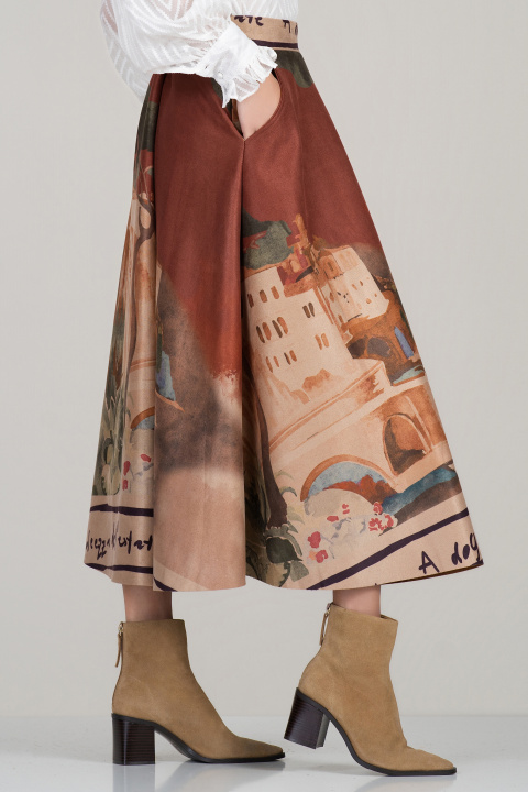 Модерна велурена пола в керемиден цвят с артистичен принт и ластик в талията