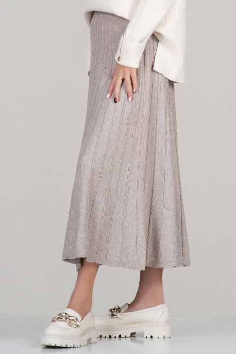 Плетена пола в цвят визон с ластик в талията и релефна плетка