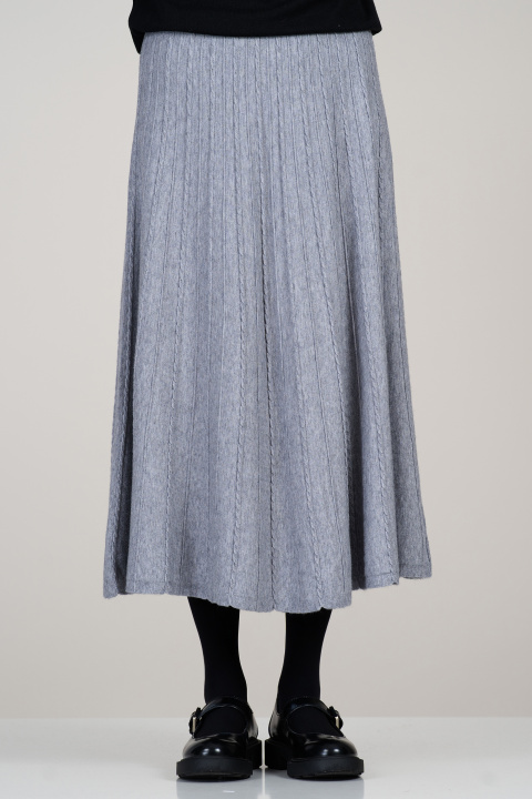 Плетена сива пола с ластик в талията и релефна плетка