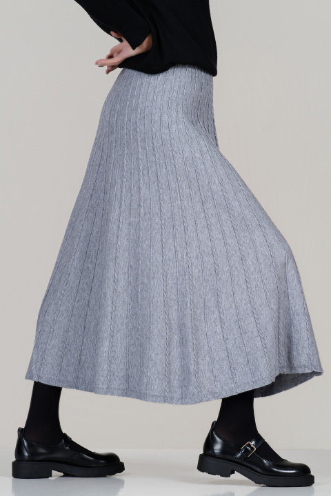 Плетена сива пола с ластик в талията и релефна плетка