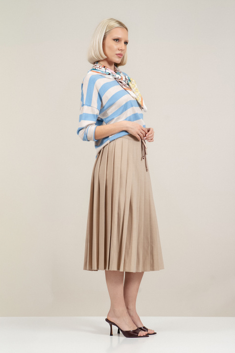 Плисирана пола в бежово с връзка в талията