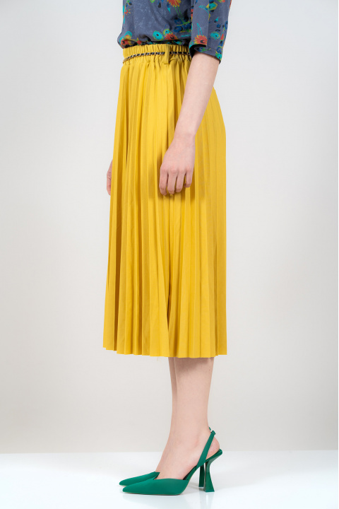 Плисирана пола в жълто с колан тип верига