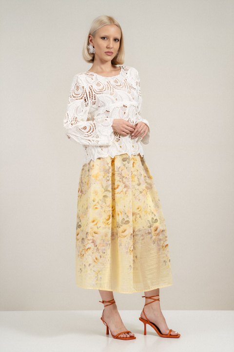 Пола от шифор в жълто с флорален принт