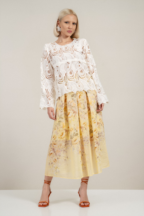 Пола от шифор в жълто с флорален принт