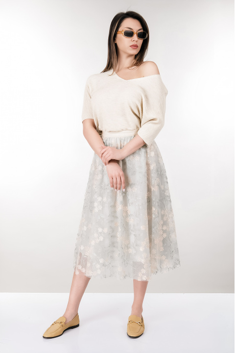 Пола от тюл в светлозелено с бродирани цветя