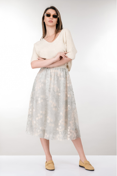 Пола от тюл в светлозелено с бродирани цветя