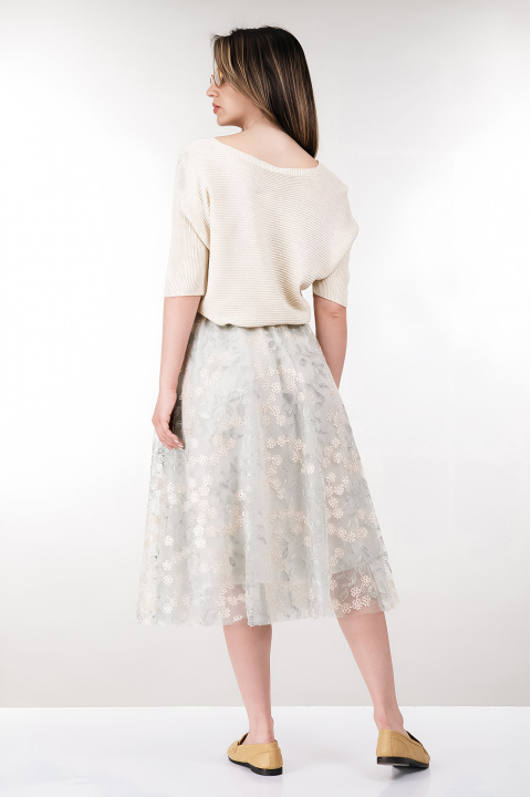 Пола от тюл в светлозелено с бродирани цветя