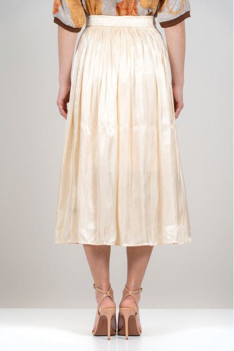 Пола в цвят шампанско със сатениран намачкан ефект