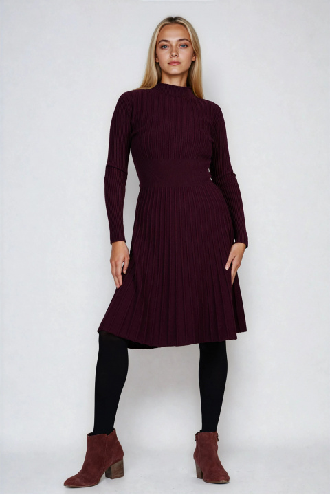 Рокля от фино плетиво в цвят патладжан с вталена кройка