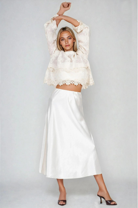 Сатенена миди пола в цвят екрю с изчистен силует