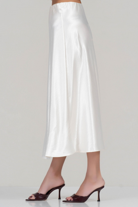 Сатенена миди пола в цвят екрю с изчистен силует