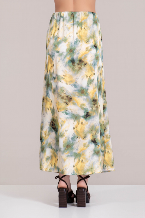 Сатенирана пола с жълти цветя на зелен фон