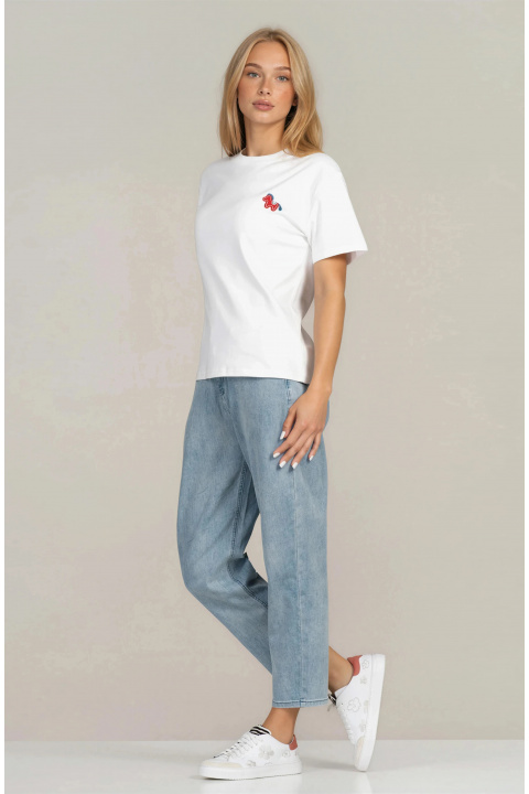 Дамска тениска от памук в бяло с обло деколте и бродерия конче