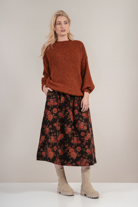 Ватирана дънкова пола в черно с флорален принт