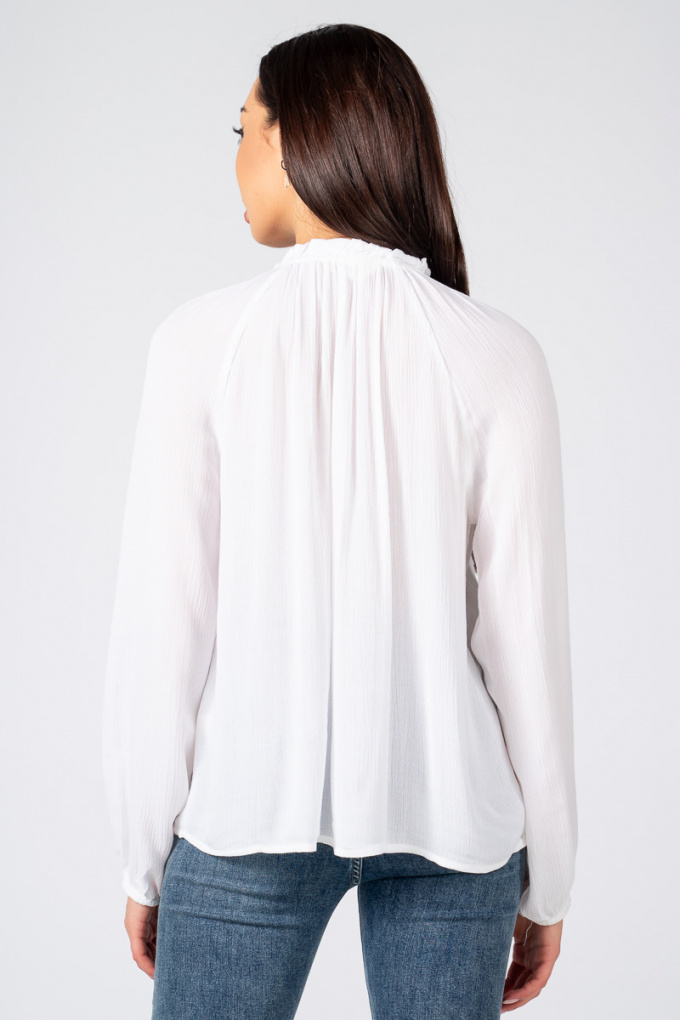 Дамска блуза от вискоза в бяло с връзка на деколтето