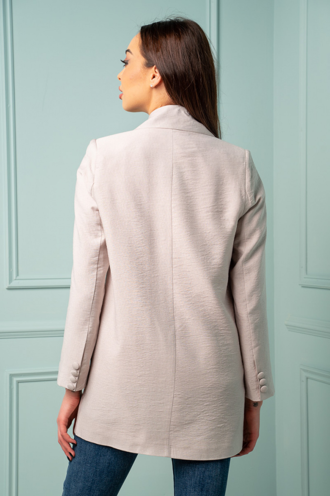 Дамско двуредно сако в бежово с имитация на джобове