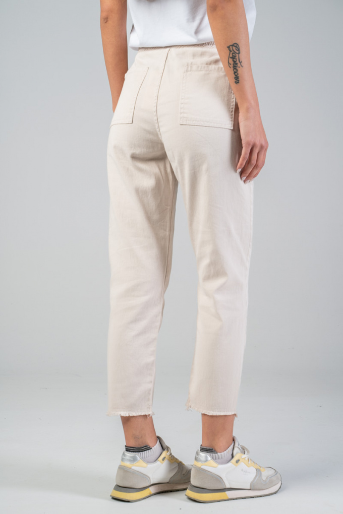 Дамски панталон от фин памук в светлобежово с ластик и връзка