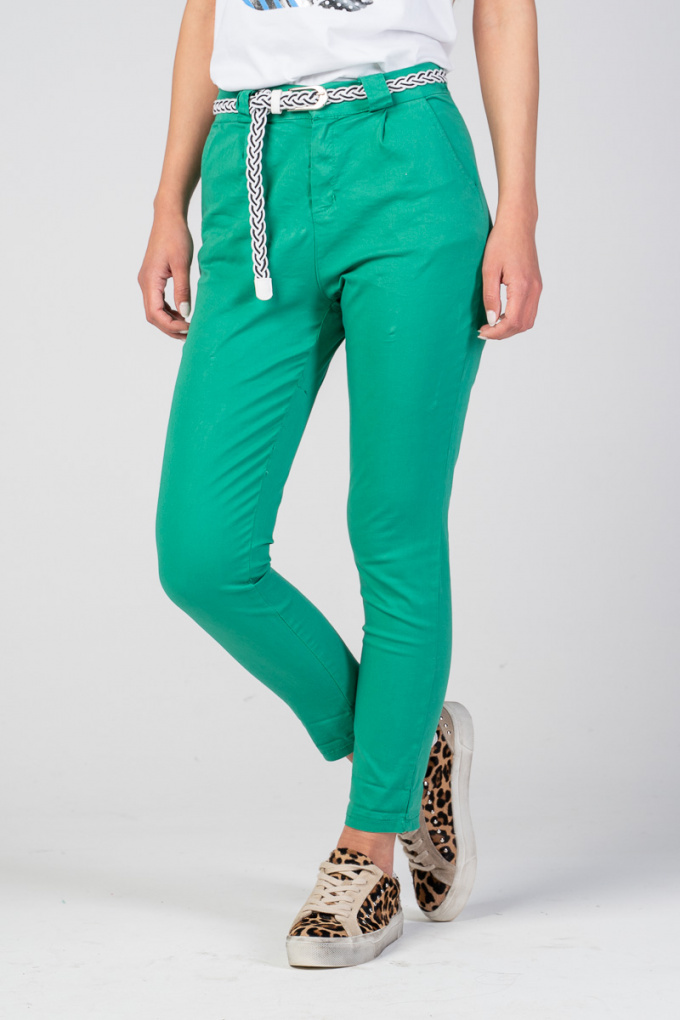 Дамски панталон от памук в зелено с плетен колан и ластик в талията
