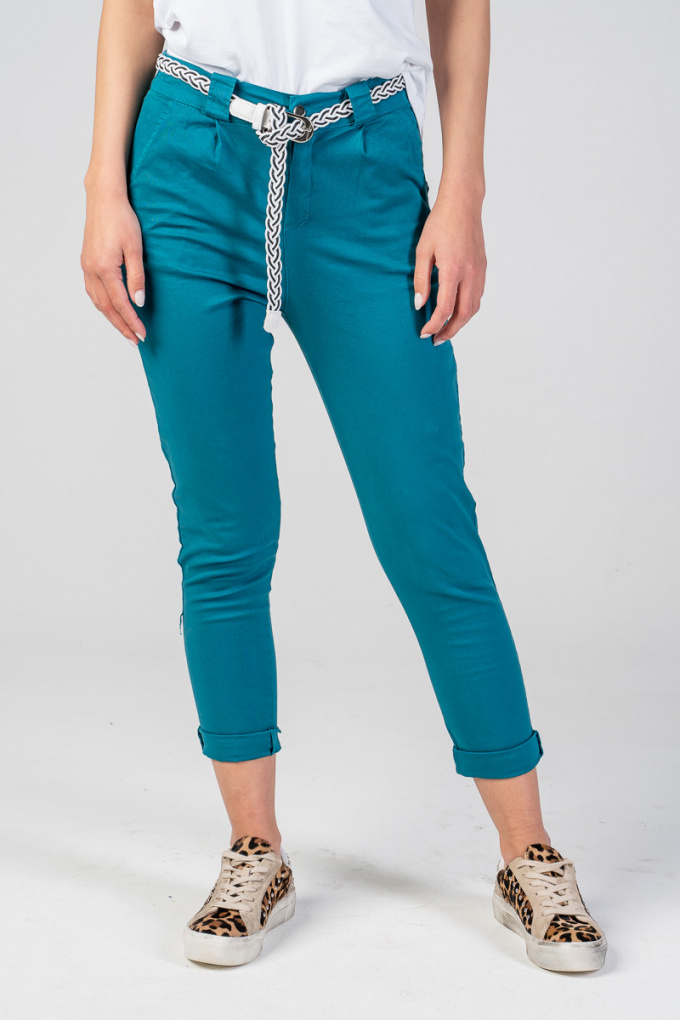 Дамски панталон от памук в петролено синьо с плетен колан и ластик в талията