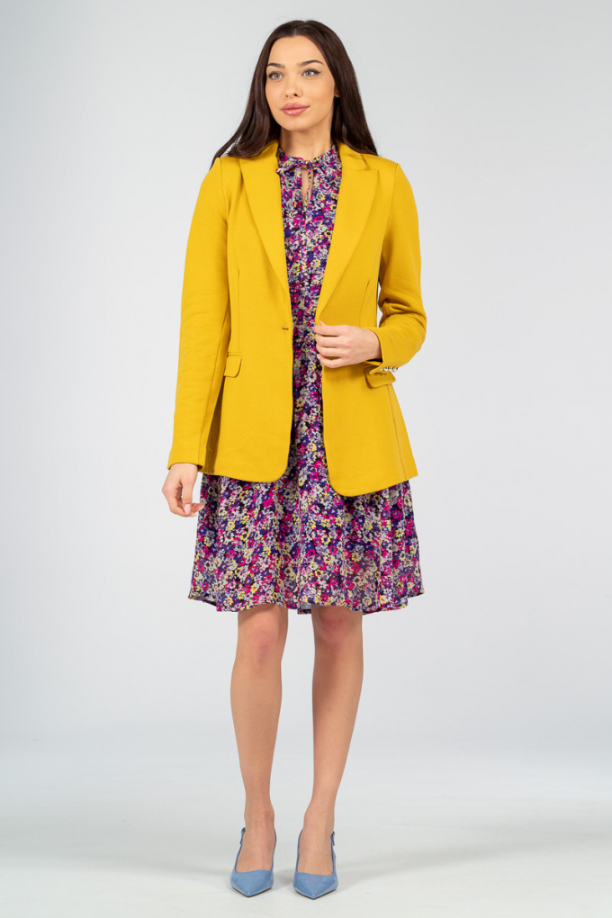 Дамско сако в жълто със странични копчета на ръкавелите