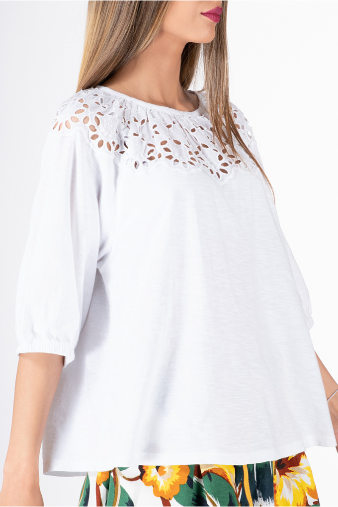 Дамска блуза с рязана бродерия в бяло