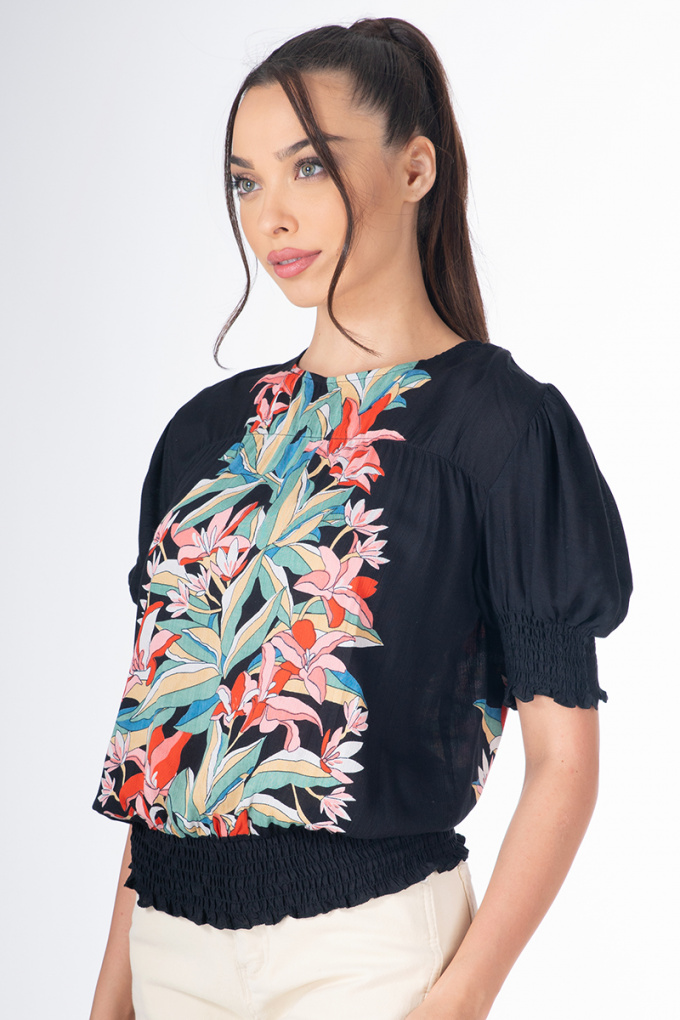 Дамска блуза от вискоза в черно с флорален принт