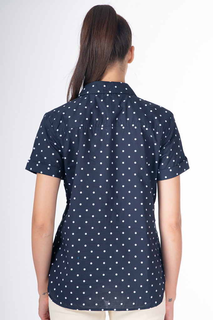 Дамска риза от памук в тъмносиньо с бели точки