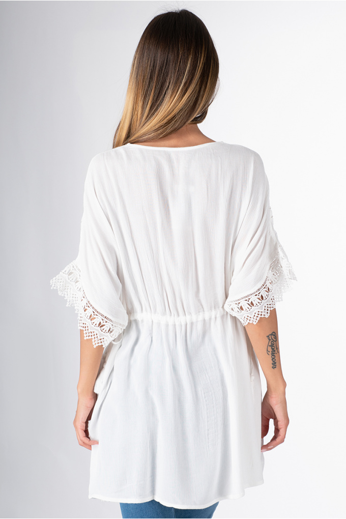 Дамска блуза в бяло в етно стил