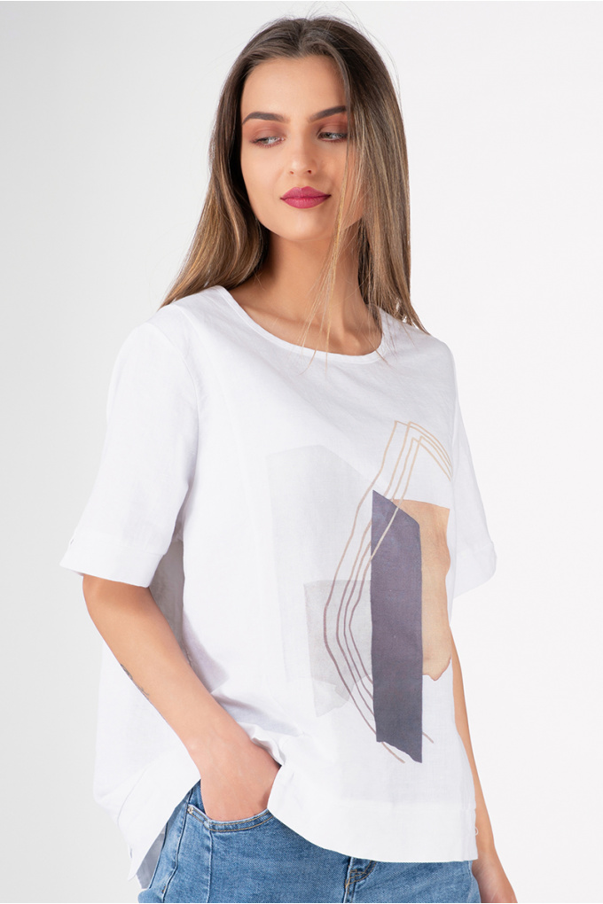 Дамска блуза в бяло с принт геометрични фигури