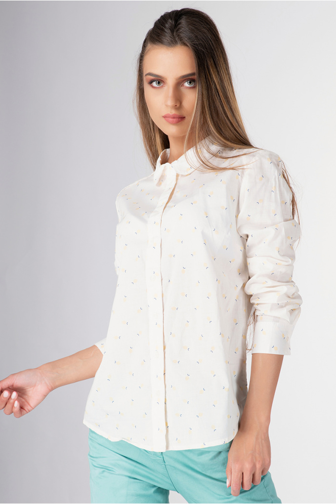 Дамска риза в бяло с принт на лимони