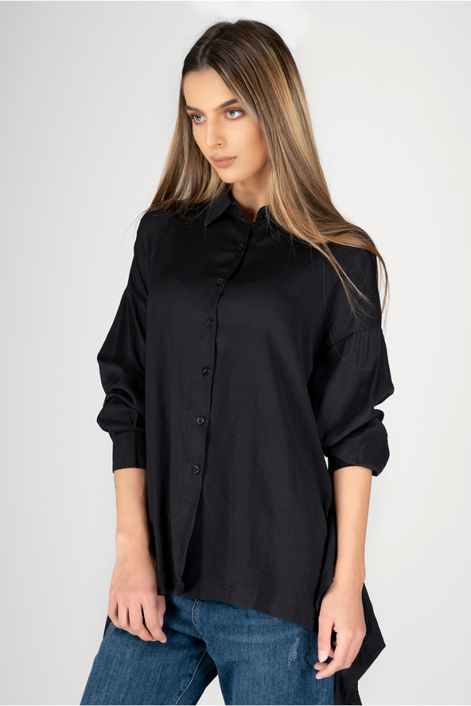 Дамска риза с асиметричен силует и волани в черно
