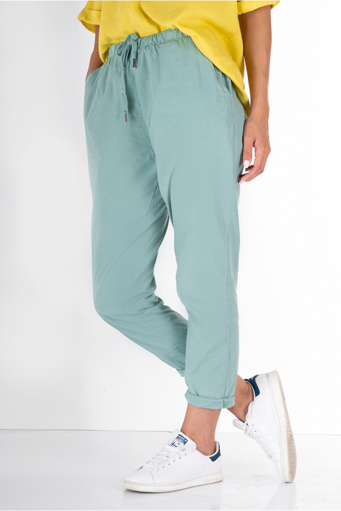 Дамски панталон с връзка от тънък памук в зелено