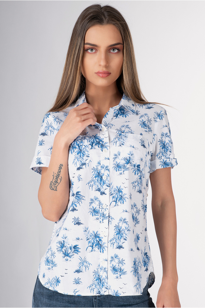 Дамска риза в бяло със сини цветя