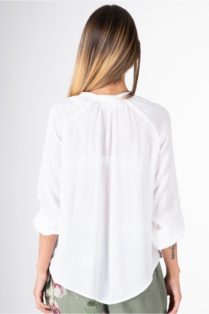 Дамска риза от вискоза в бяло