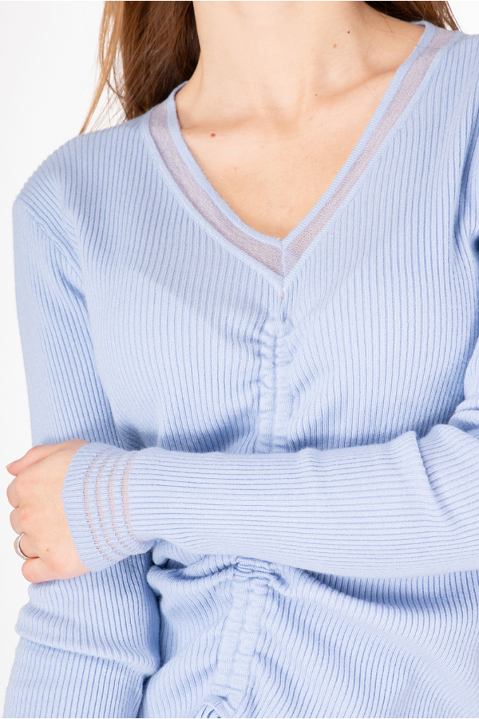 Дамска блуза в синьо с набор в предната част