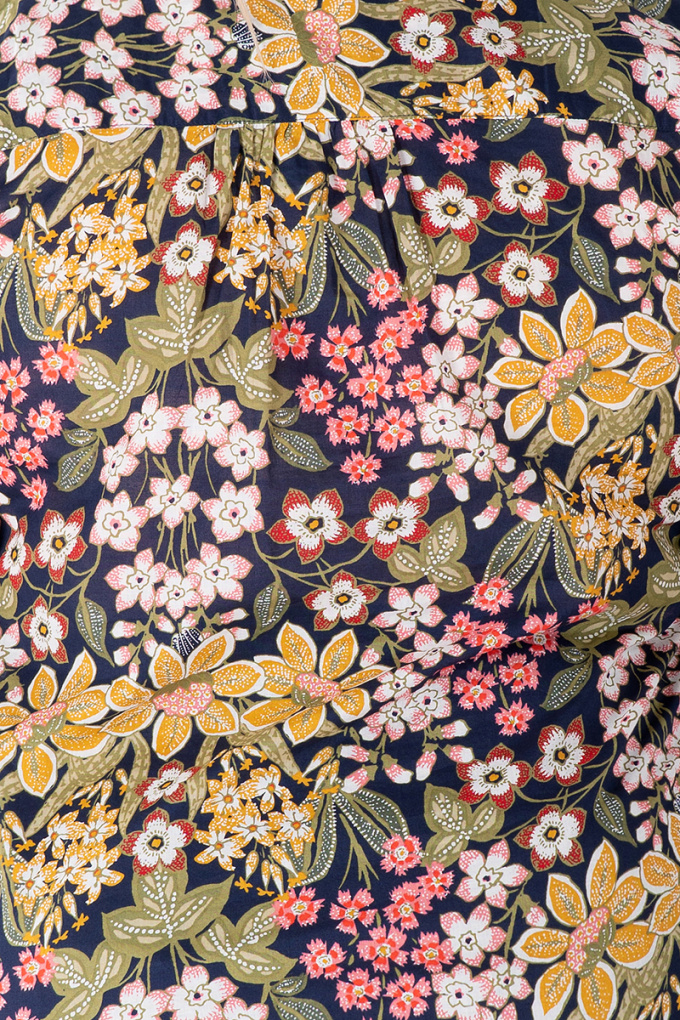МАКСИ ефирна блуза с флорален принт на тъмносиня основа