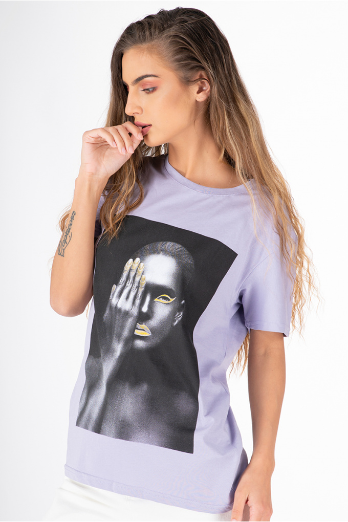 Дамска тениска в лилаво със щампа женско лице