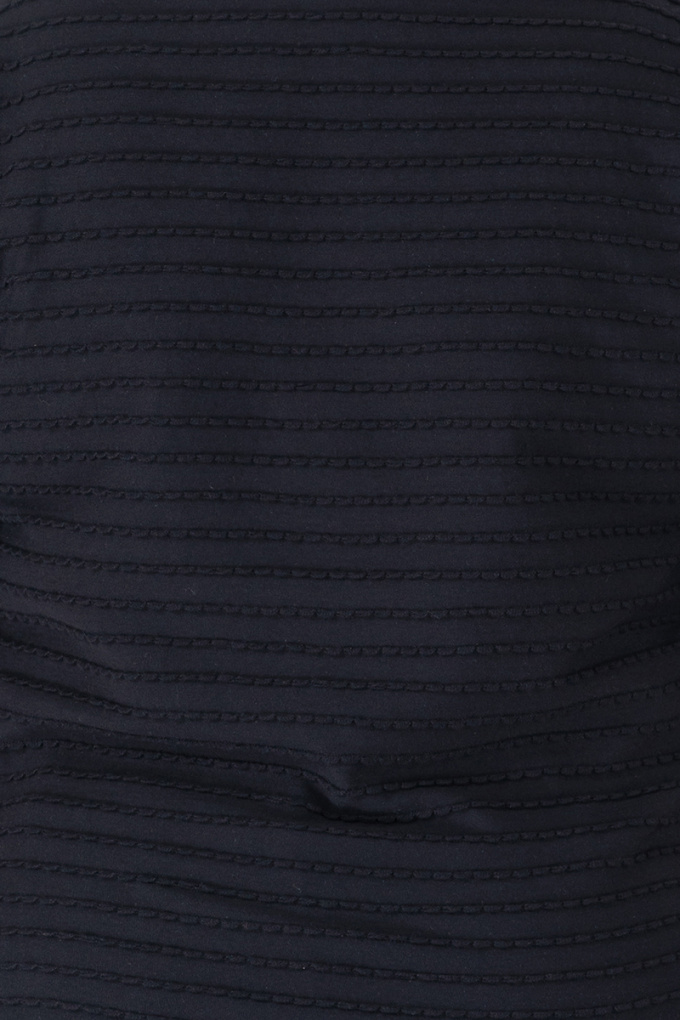 Дамска блуза в черно с хоризонтални релефни къдрички