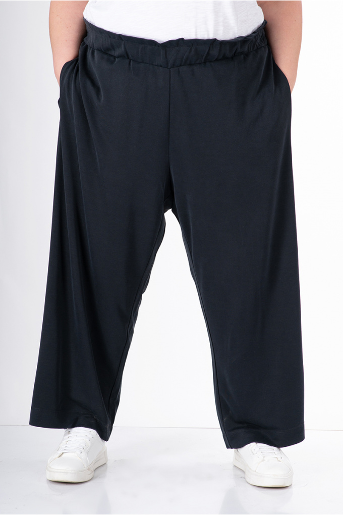 Макси панталон широк 7/8 модел в черно