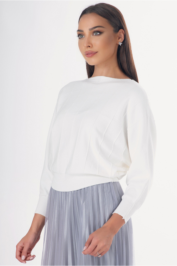 Дамска блуза с прилеп ръкав и релефни шевици в бяло