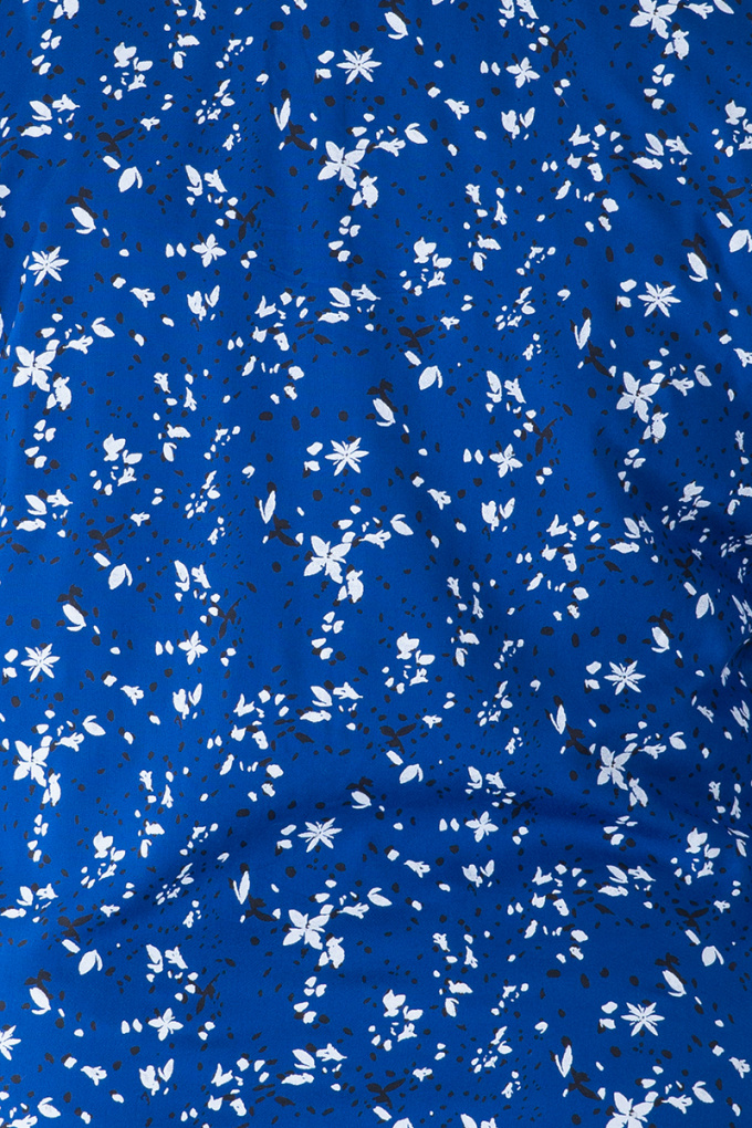 МАКСИ риза в синьо с принт бели цветчета