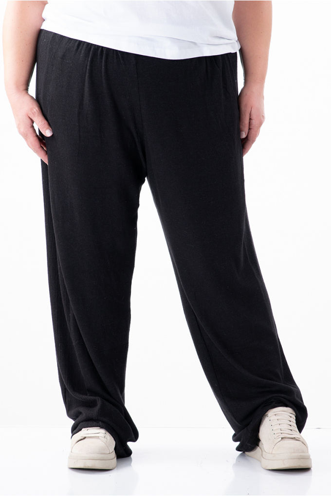 МАКСИ спортен панталон в черно с рипсени елементи