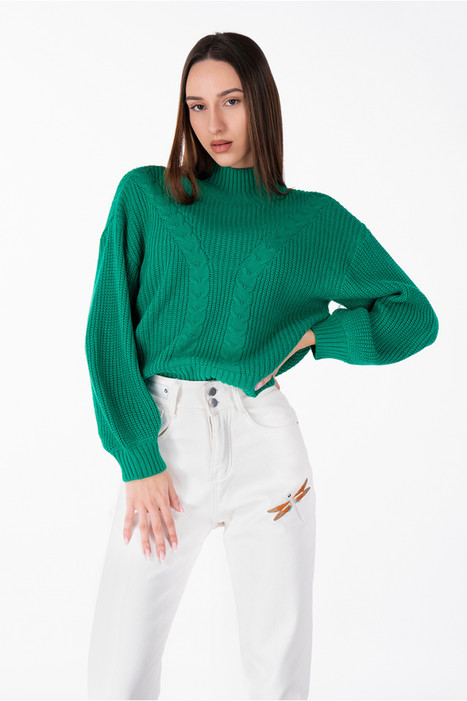 Дамски пуловер в зелено с красива едра плетка