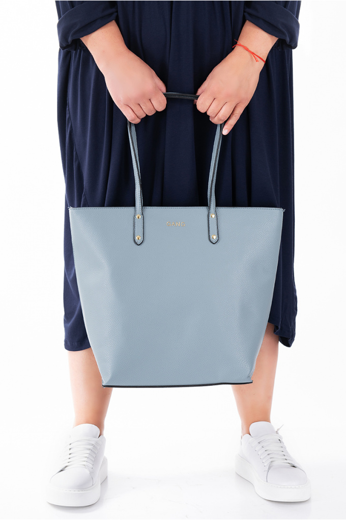Голяма дамска чанта в гълъбово синьо с дълги дръжки и лого GANG