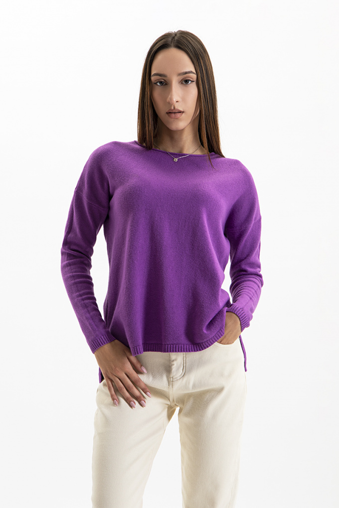 Дамски изчистен пуловер от фино плетиво в лилаво