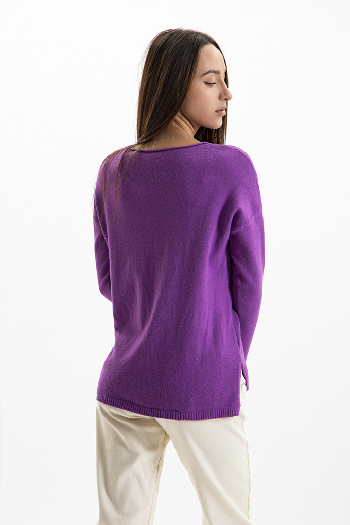 Дамски изчистен пуловер от фино плетиво в лилаво