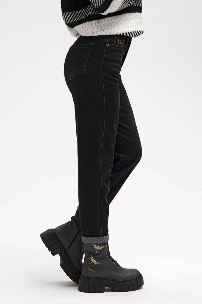 Дамски широки дънки в черно с емблема лебед на малкия джоб