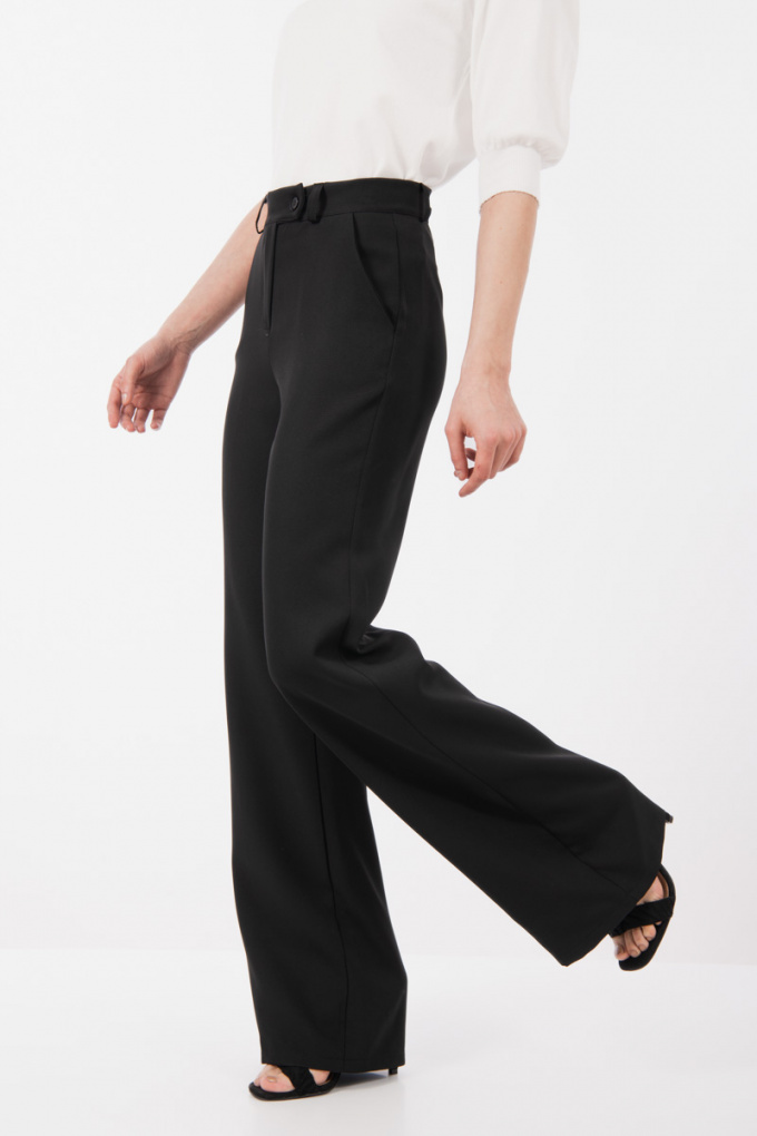 Дамски широк панталон с висока талия в черно