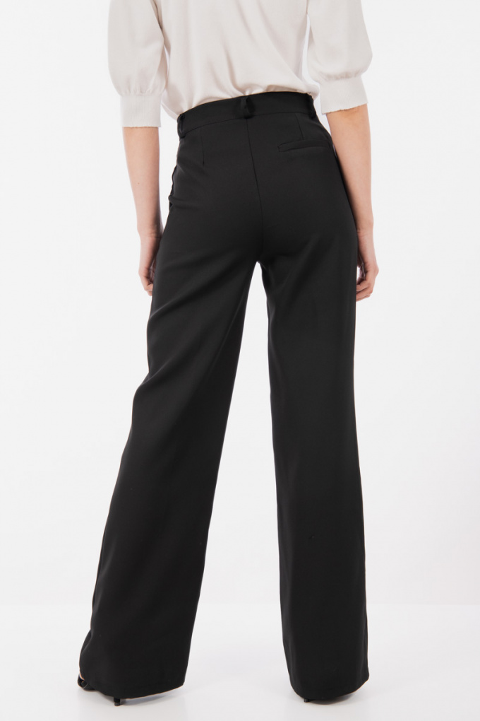 Дамски широк панталон с висока талия в черно